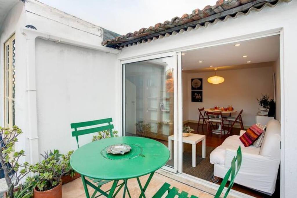 Balcony Apartment In Lisbon Center Exterior photo